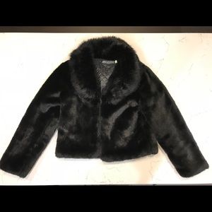 Faux fur crop jacket with collar black